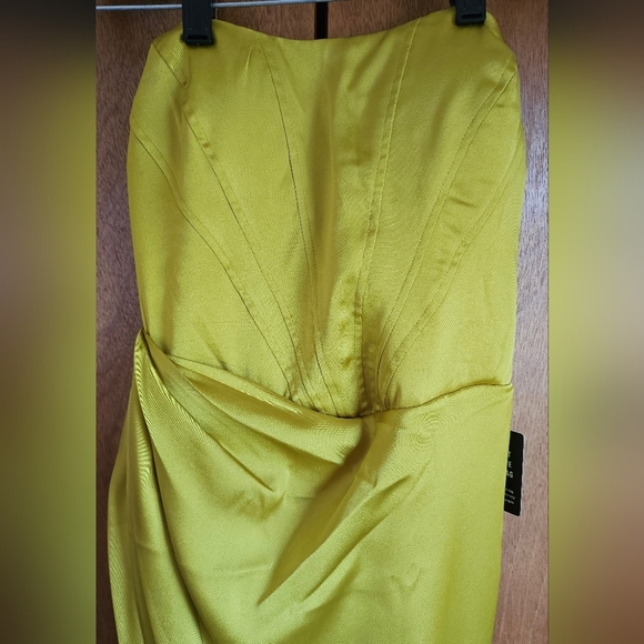 Elegant evening dress - Picture 2 of 8